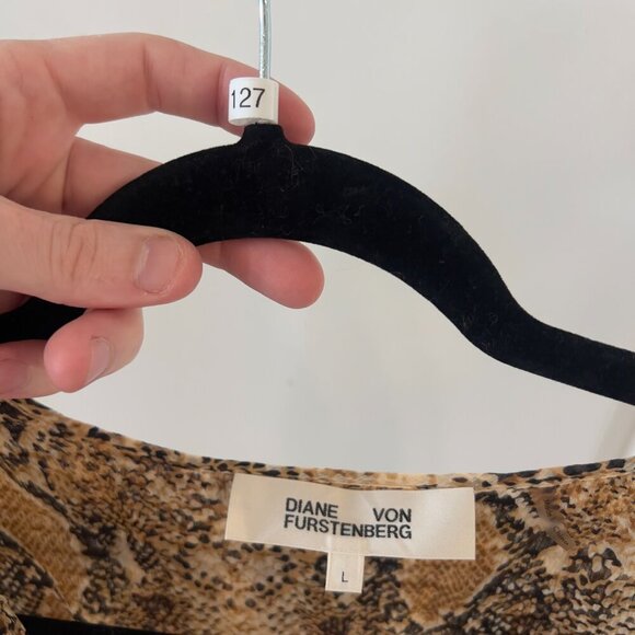 Diane von Furstenberg 100% Silk Snake Print Blouse – Size L - Picture 3 of 5